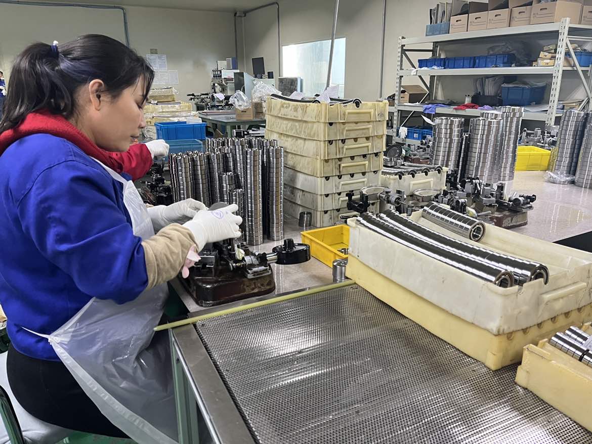 37年主轴轴承厂家告诉您：主轴结构与密封对机床的影响有多大！