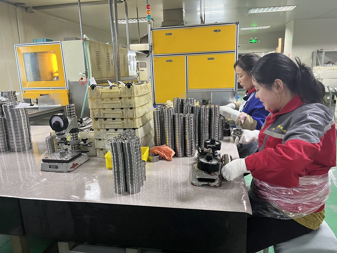 如何防止机床主轴角接触轴承生锈？