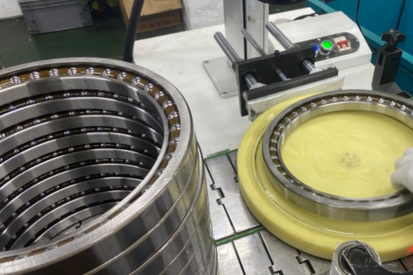 角接触球轴承使用寿命多久？